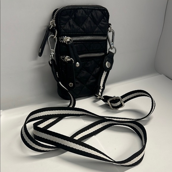 Sondra Roberts Squared Black Nylon Quiled Crossbody Phone Bag Wallet - Picture 1 of 8